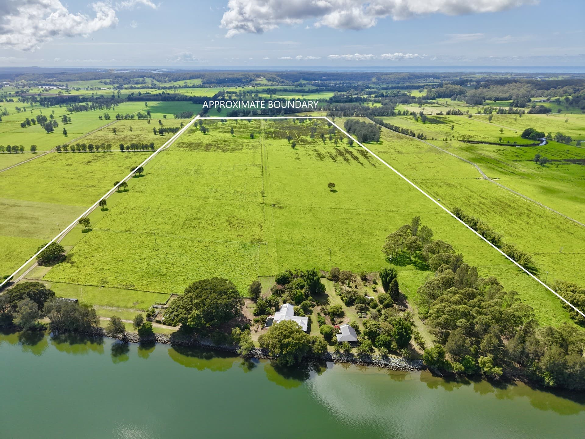 38 Allan Lane, Oxley Island, Oxley Island - Thumbnail 4