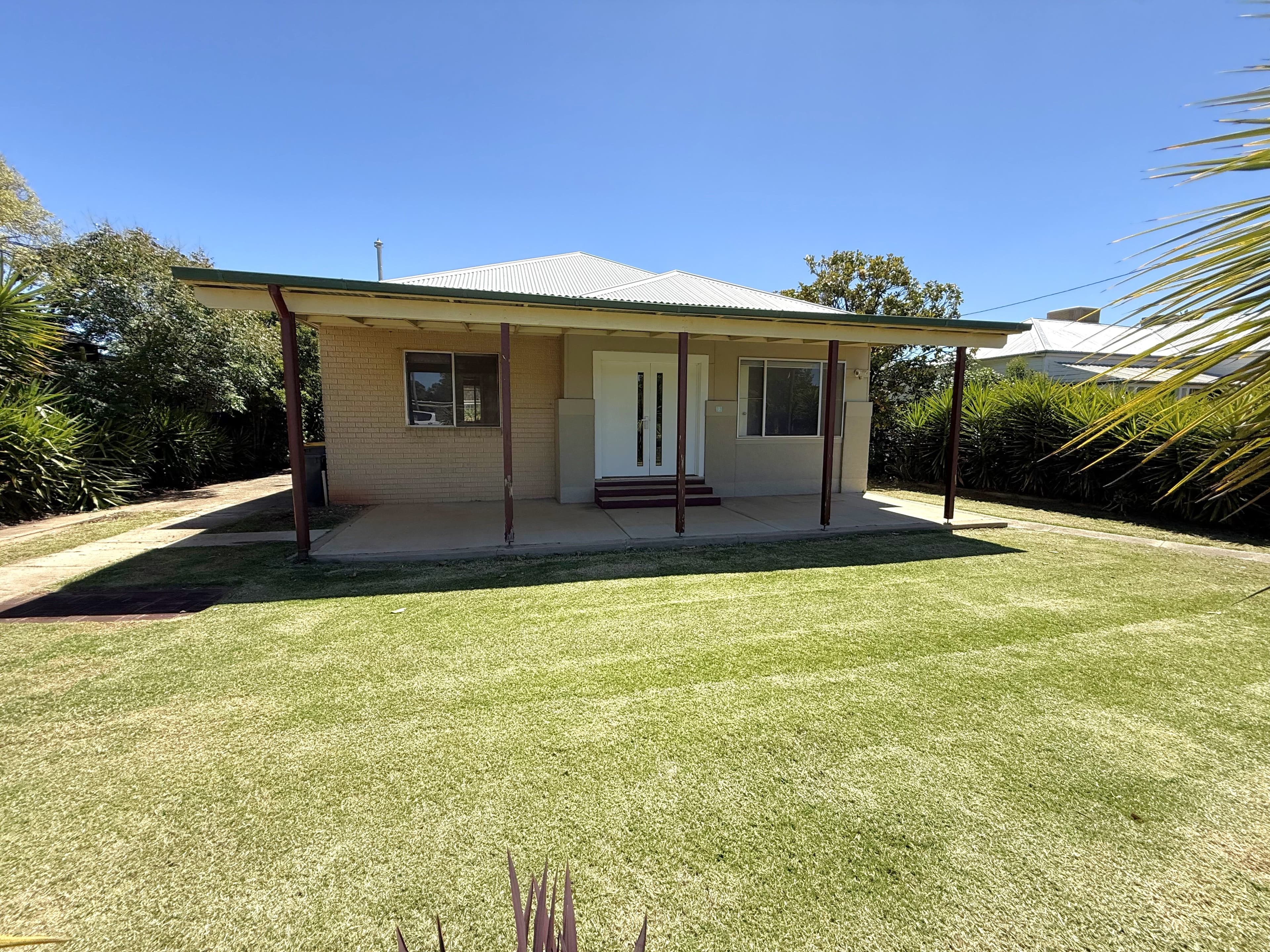 33 Lachlan Street, Young NSW 2594, Young - Image 1