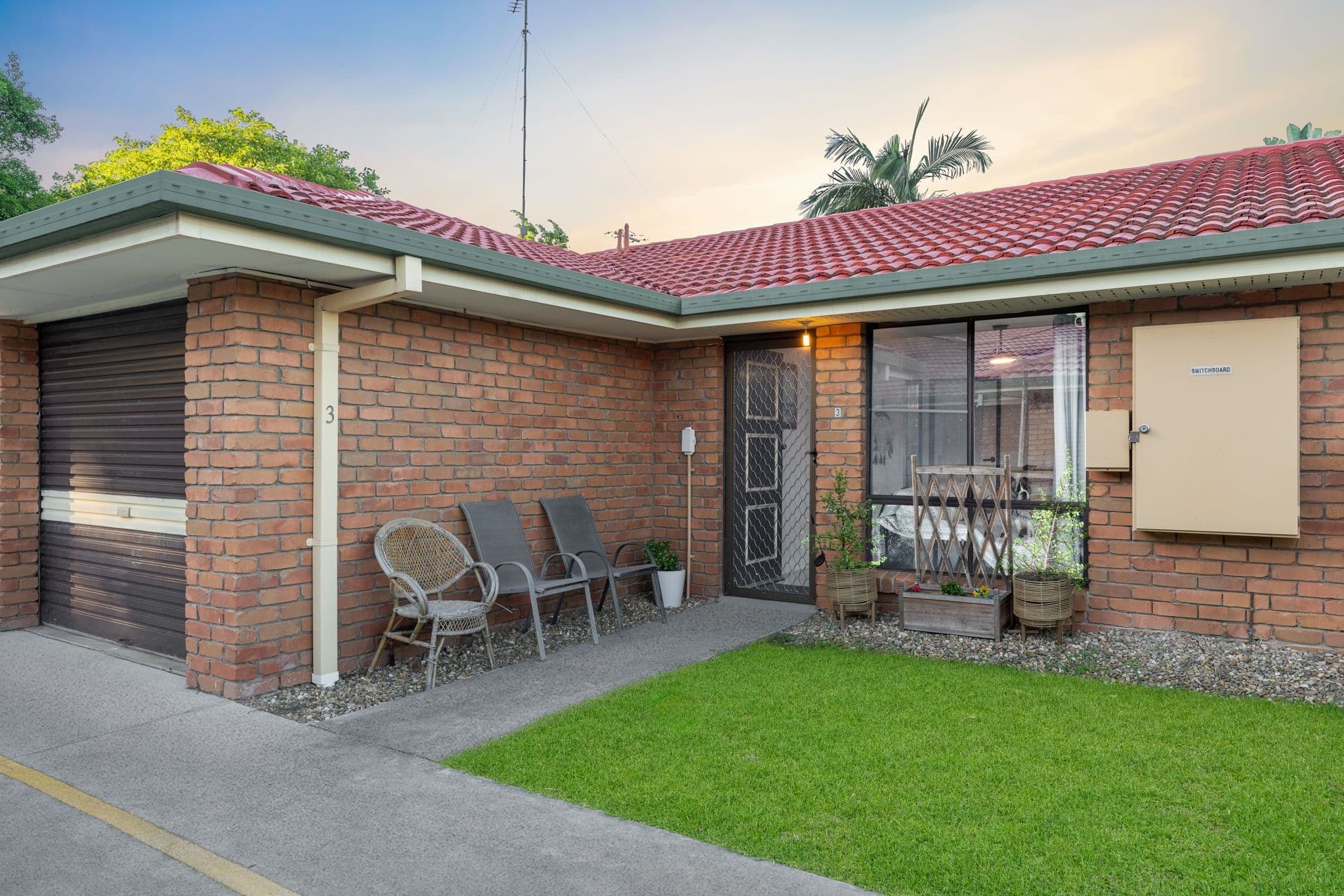 33 Clare Road, Kingston QLD 4114, Kingston - Thumbnail 2