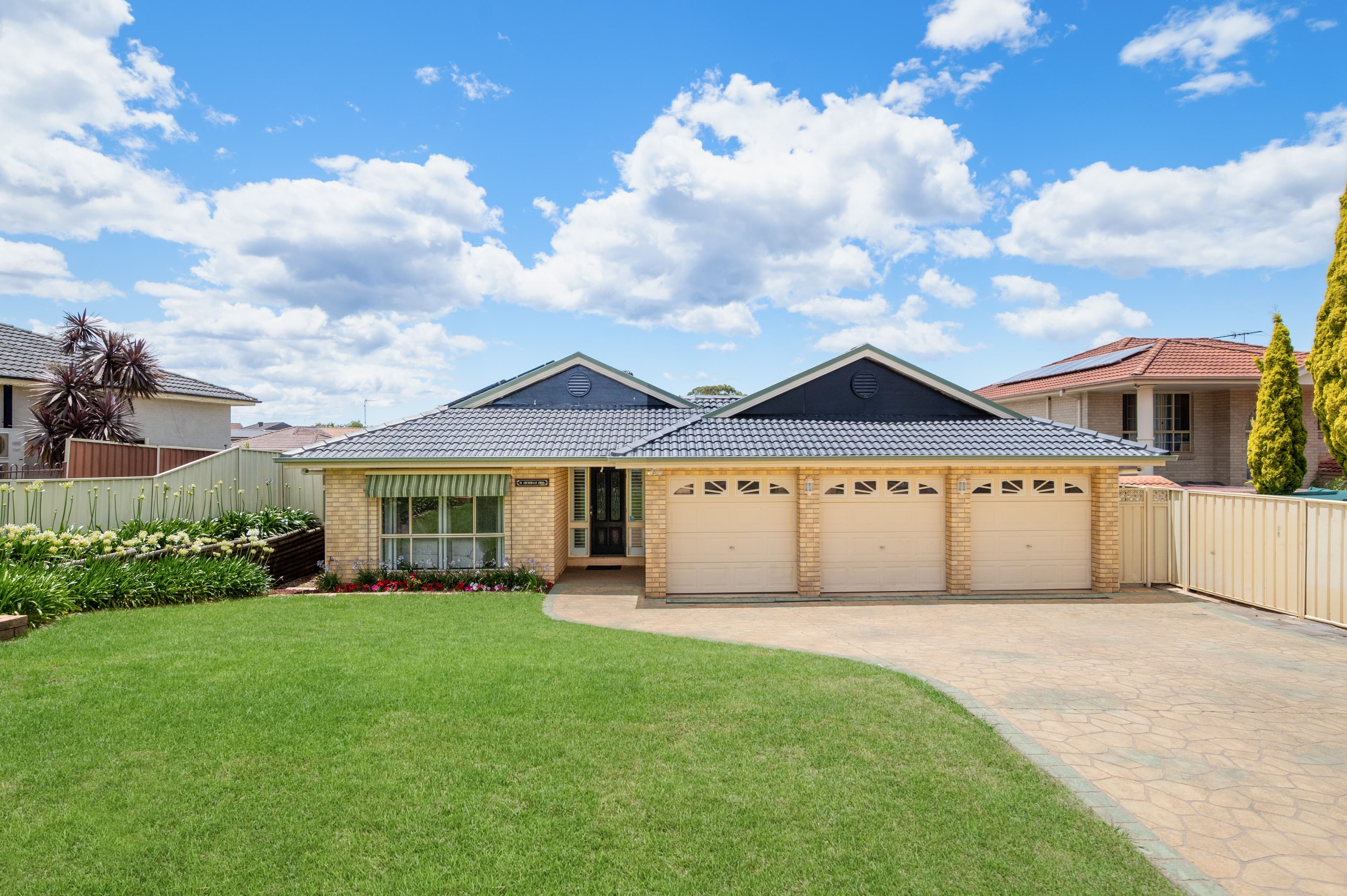 33 Archibald Crescent, Rosemeadow NSW 2560, Rosemeadow - Image 1