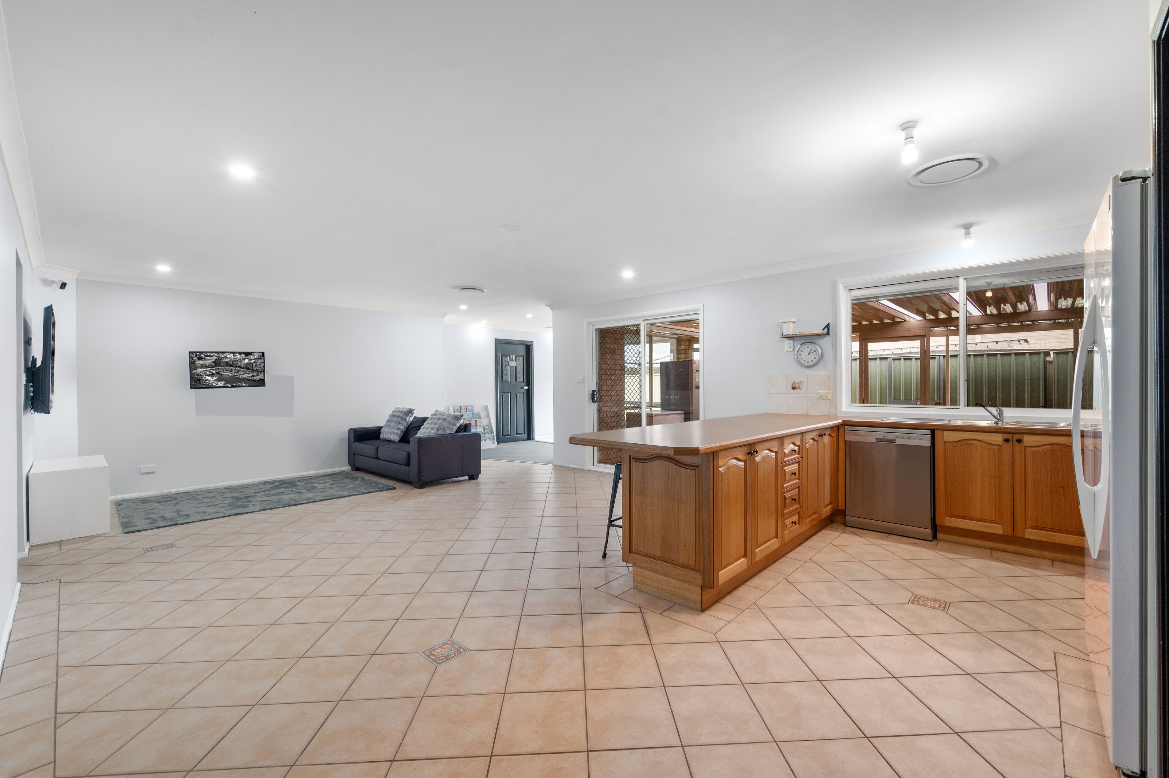 33 Archibald Crescent, Rosemeadow NSW 2560, Rosemeadow - Thumbnail 2