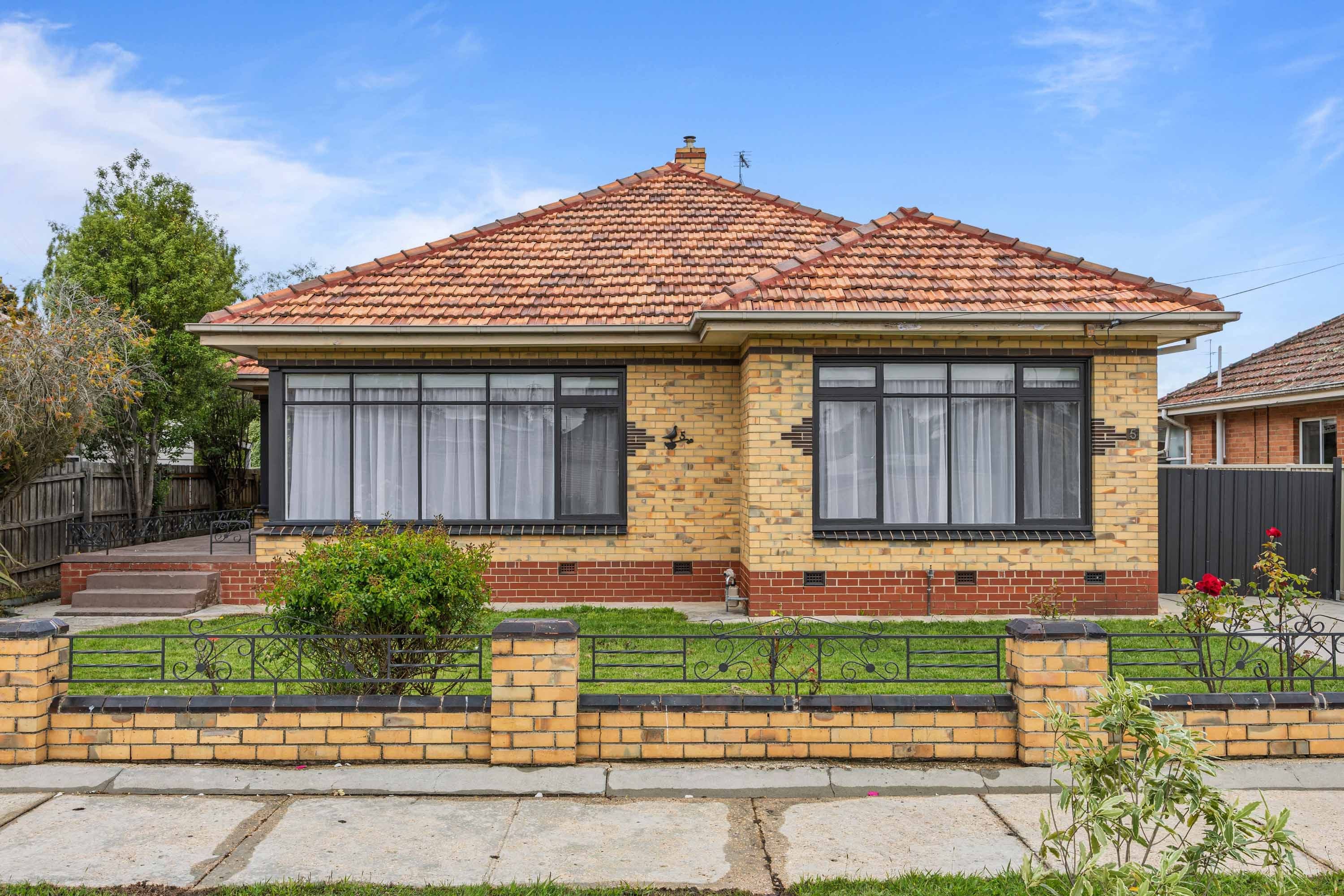 5 Hawthorn Grove, Wendouree VIC 3355, Wendouree - Thumbnail 2