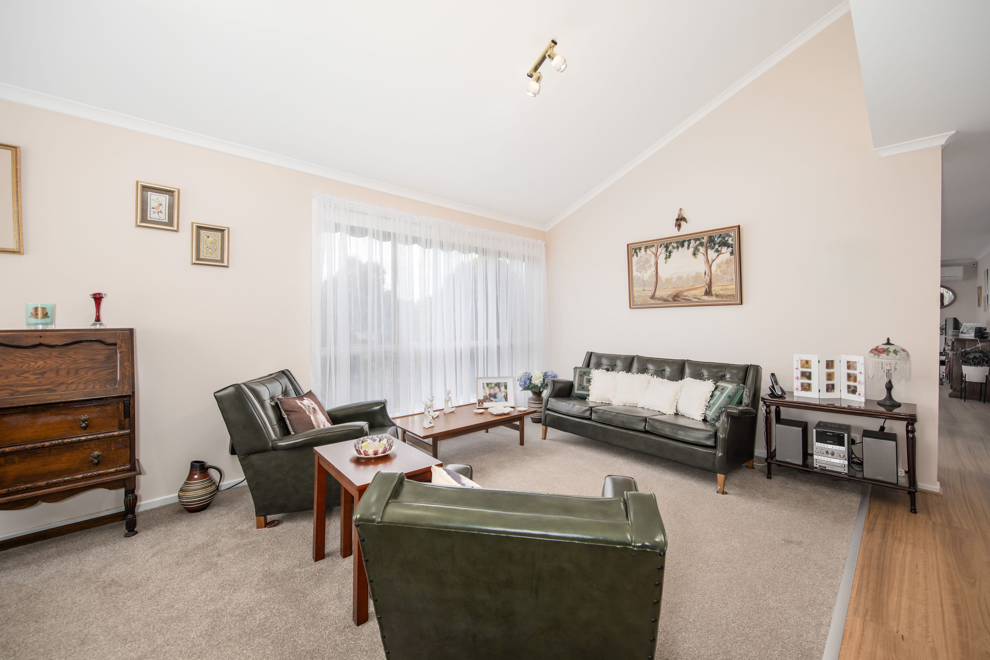 15 Olive Grove, Sunbury VIC 3429, Sunbury - Thumbnail 4