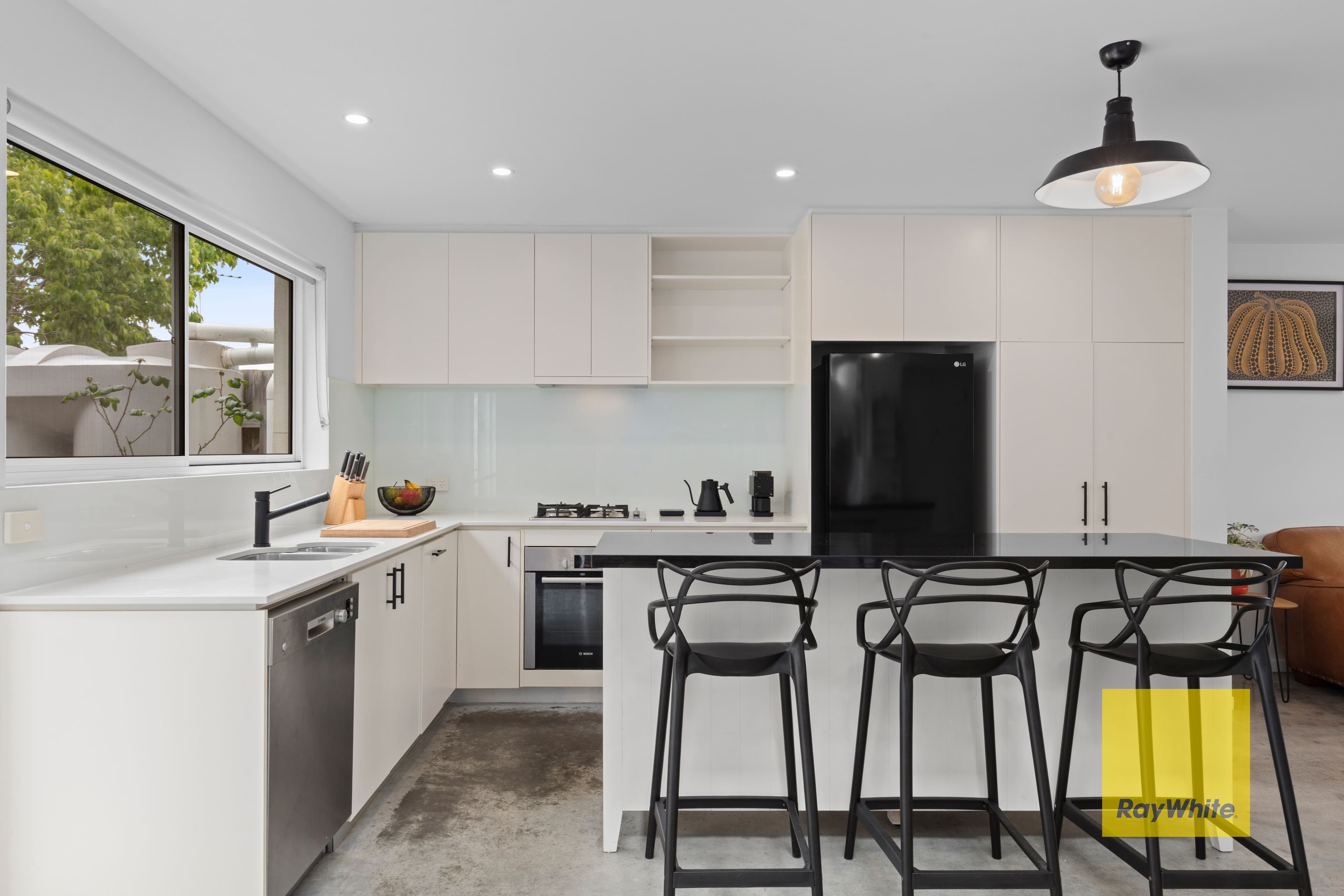 5 Dundee Place, Newtown VIC 3220, Newtown - Thumbnail 2