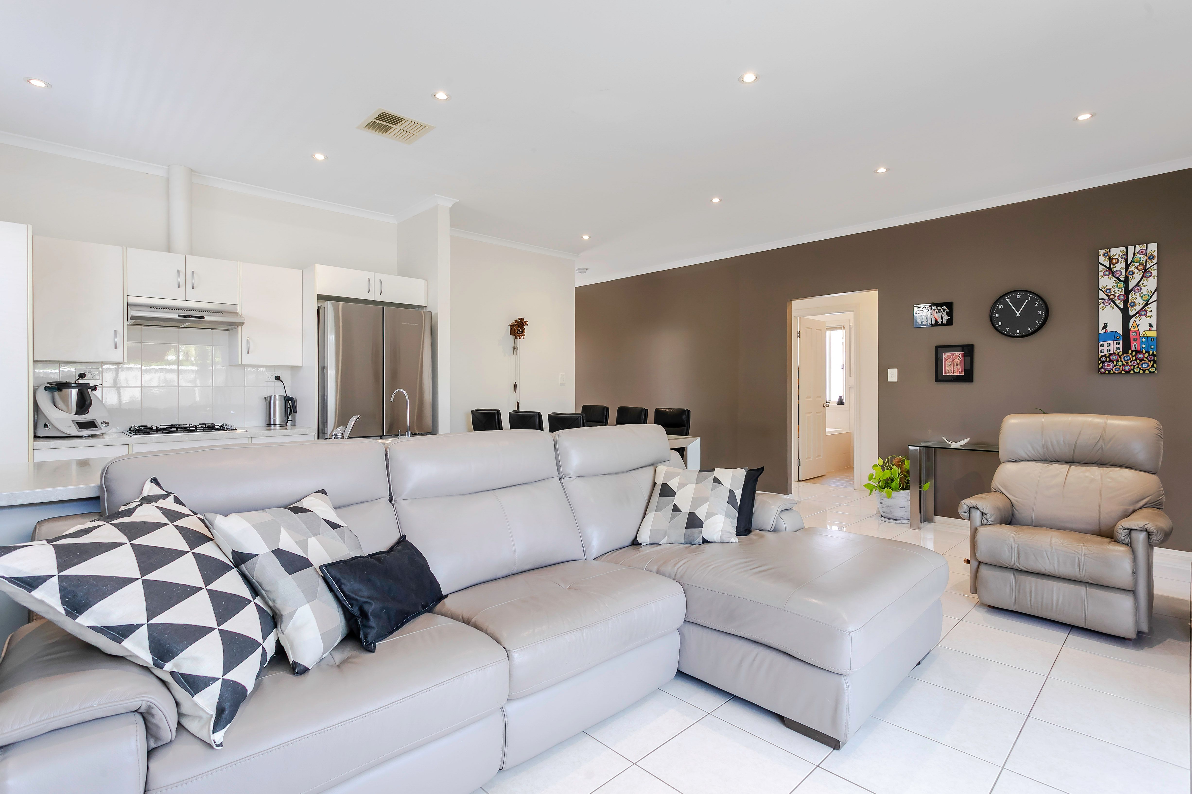 12 Cowra Crescent, Park Holme SA 5043, Park Holme - Thumbnail 7