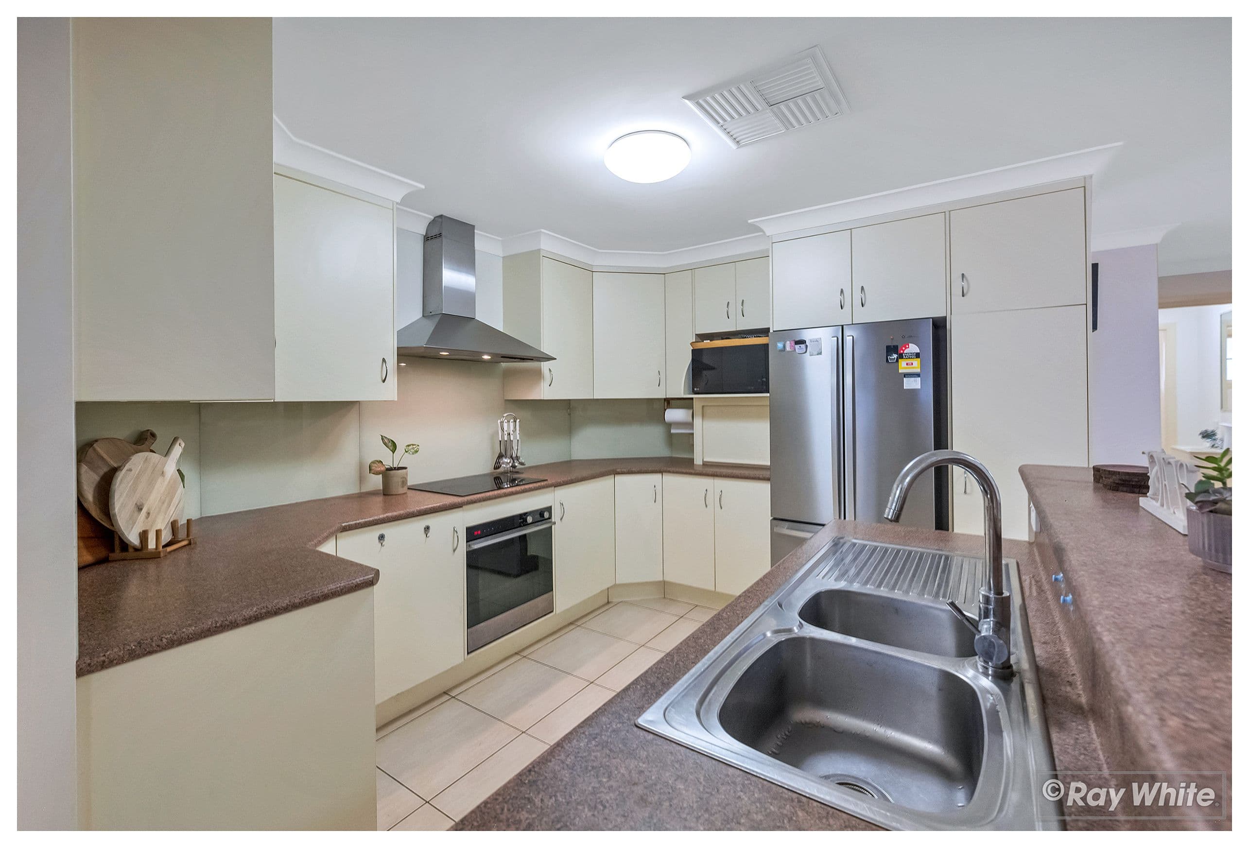 4 Ferndale Place, Norman Gardens - Thumbnail 2