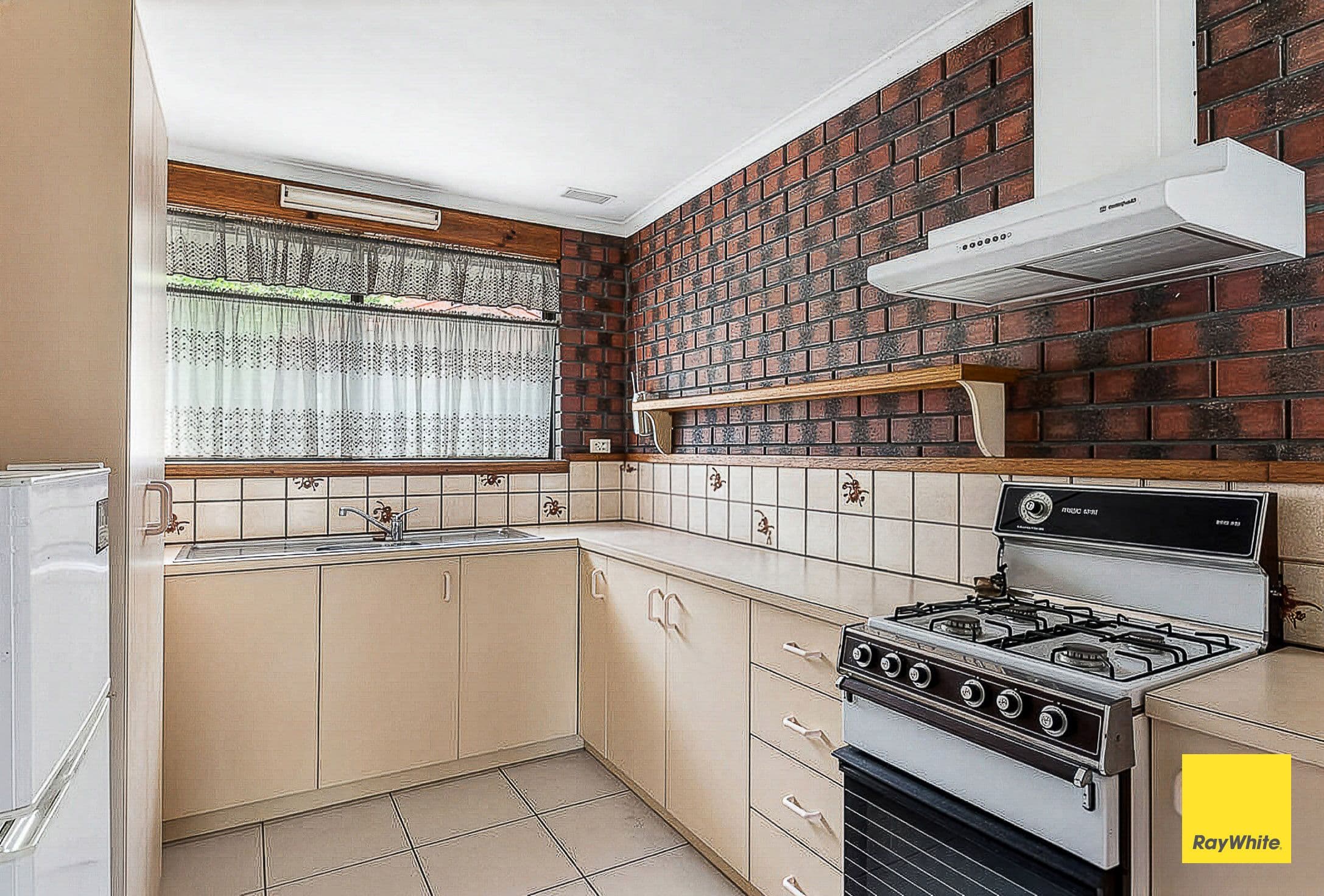 10 Lawson Street, Spring Gully VIC 3550, Spring Gully - Thumbnail 2