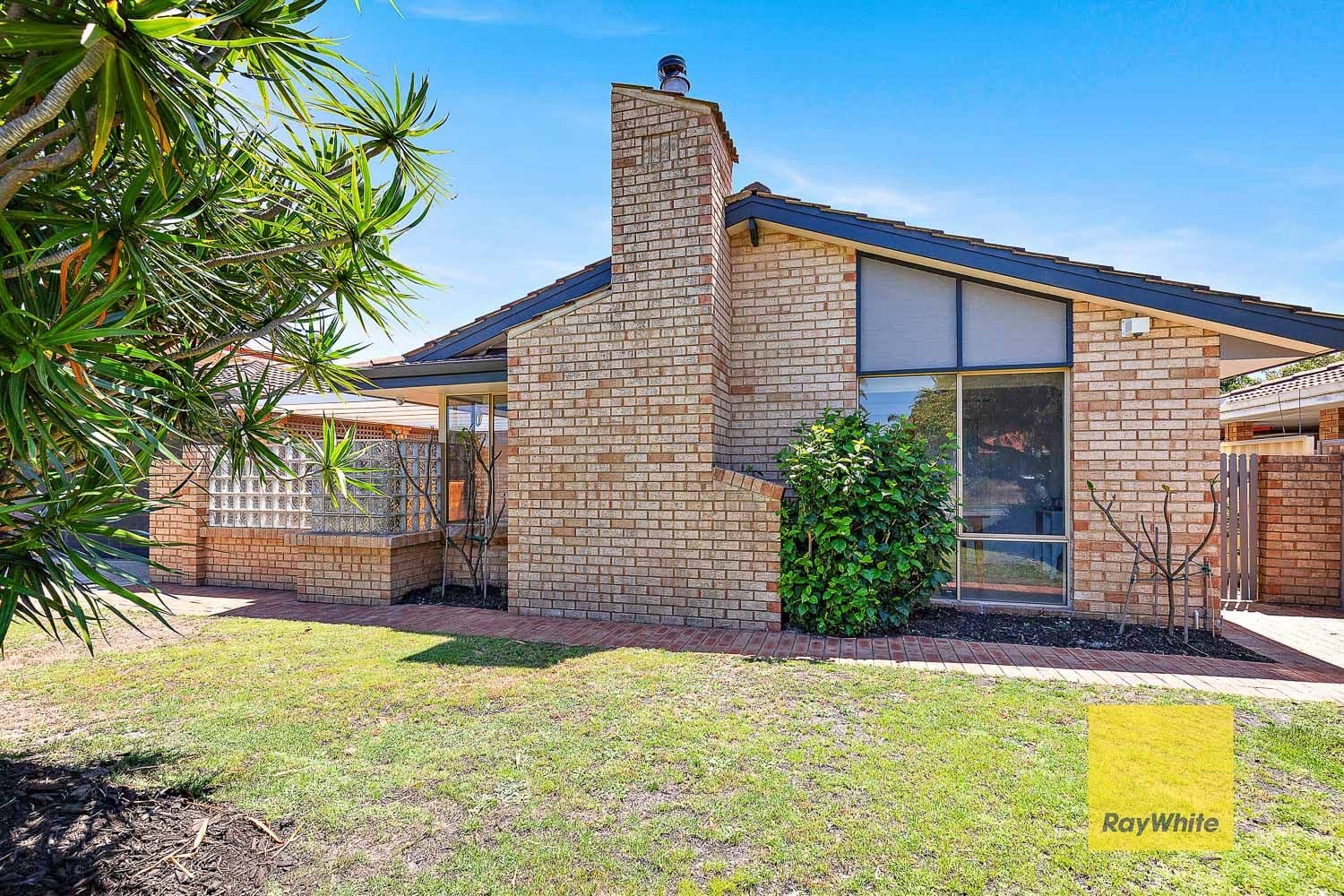 29 Forest Lakes Drive, Thornlie WA 6108, Thornlie - Thumbnail 2