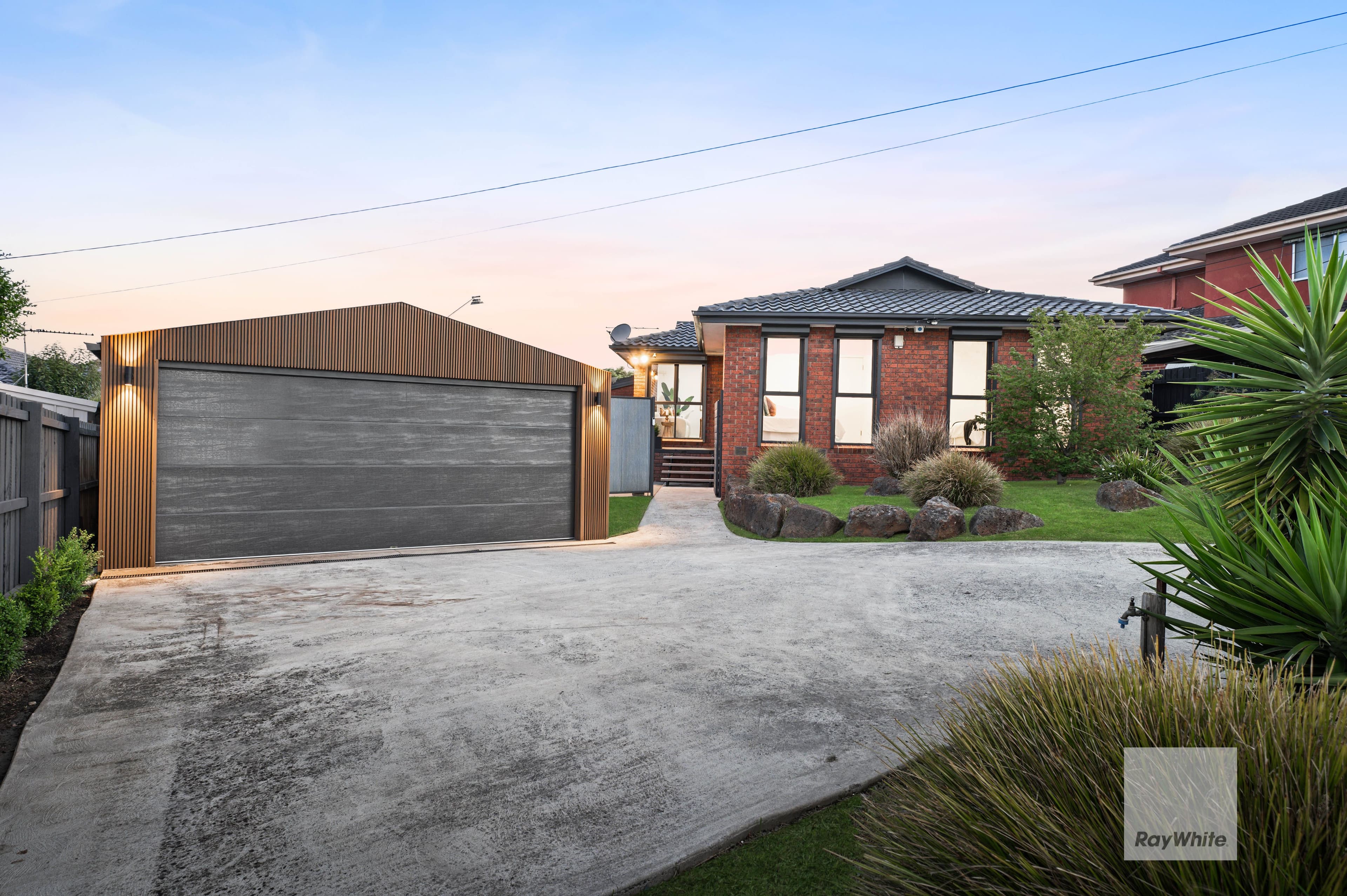 13 Highcliffe Close, Gladstone Park VIC 3043, Gladstone Park - Thumbnail 2