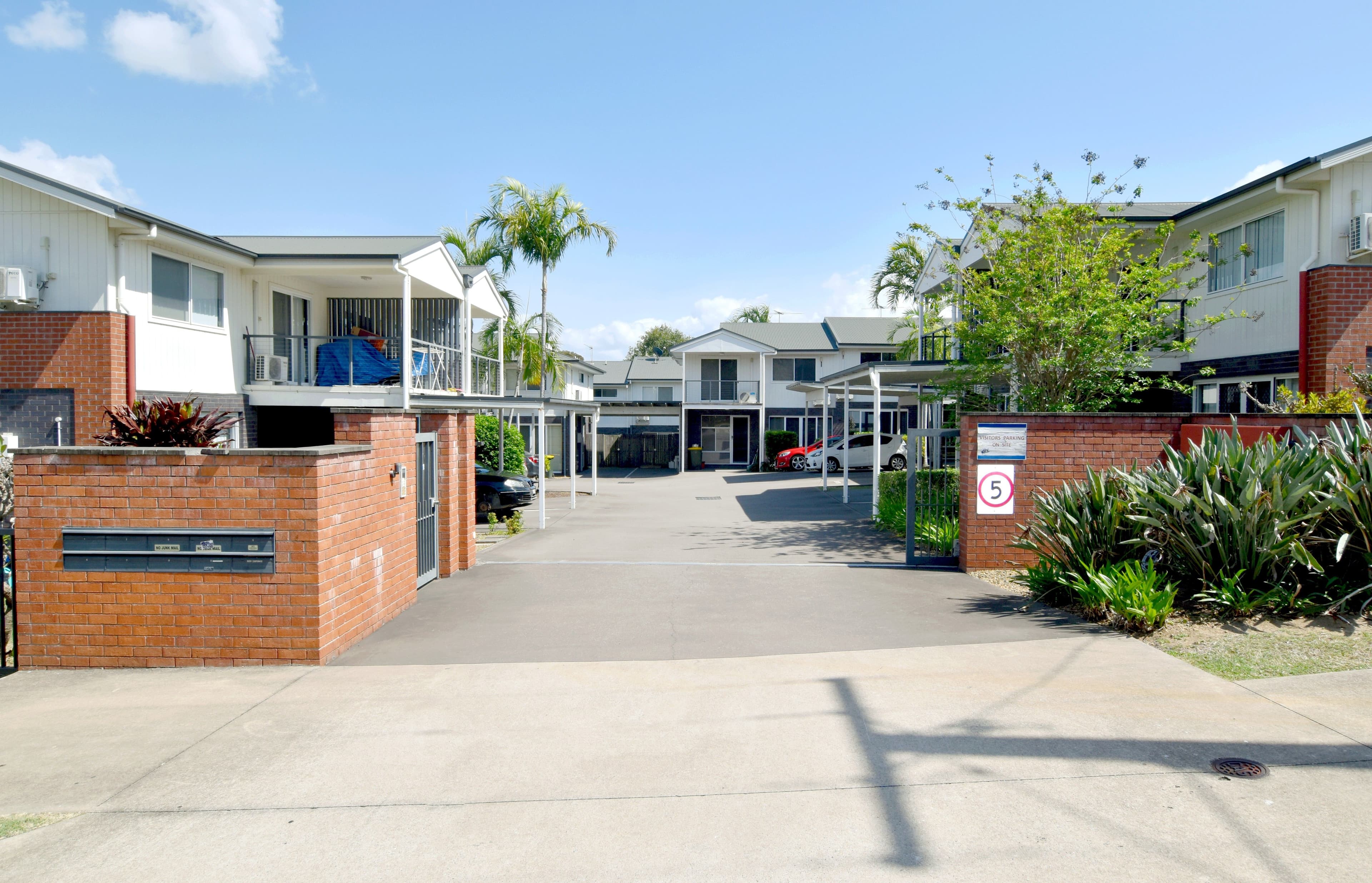 4/14 Fowler Street, West Gladstone QLD 4680, West Gladstone - Image 1