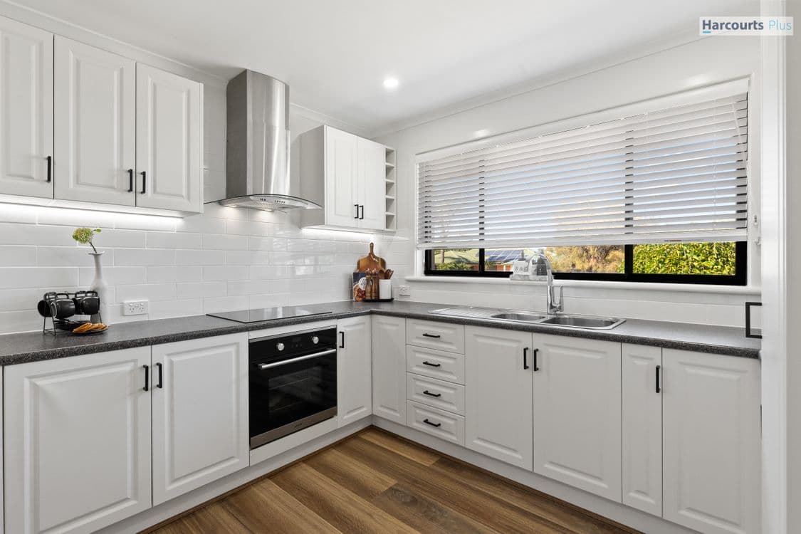 8 Sovereign Street, HALLETT COVE, SA 5158, Hallett Cove - Thumbnail 7