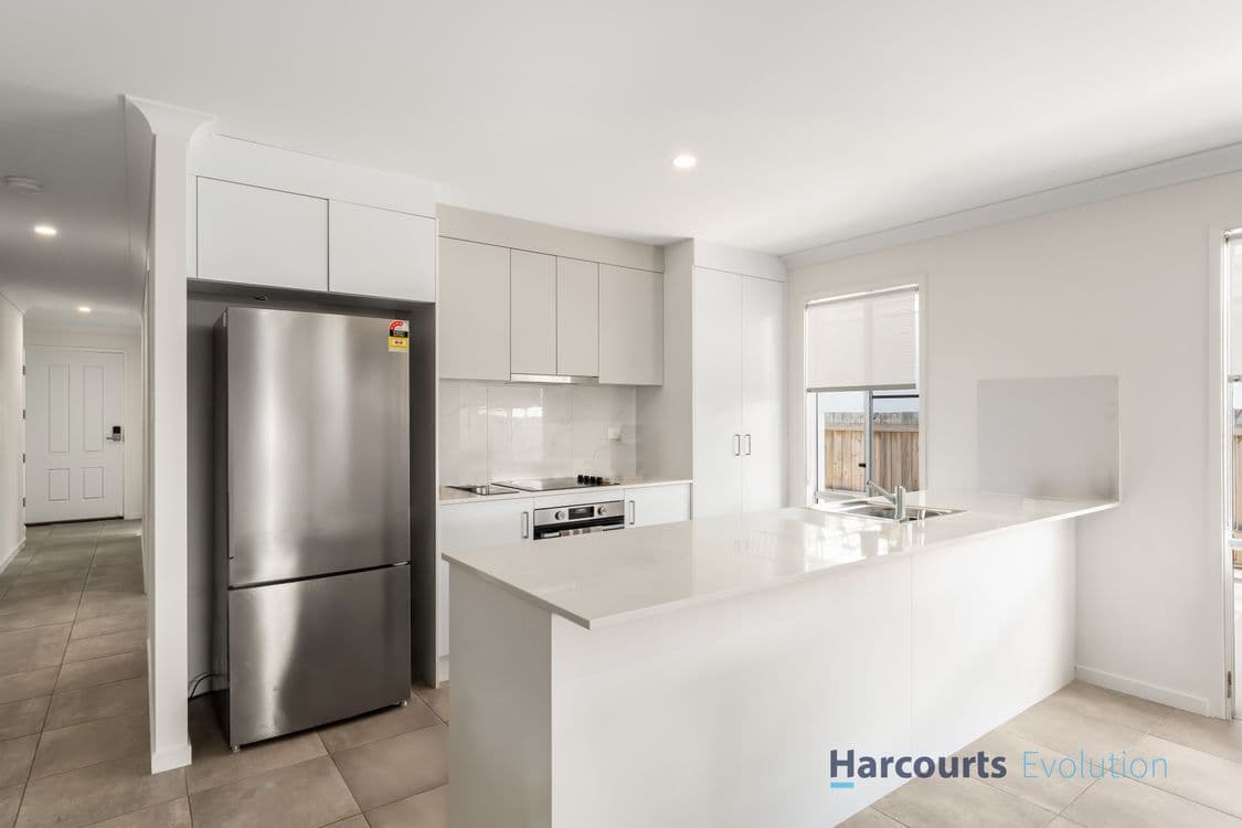 42 Dominique Way, FLINDERS VIEW, QLD 4305, Flinders View - Thumbnail 3