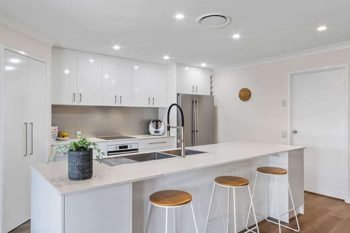 137 Kirralee Crescent, UPPER KEDRON, QLD 4055, Upper Kedron - Thumbnail 2