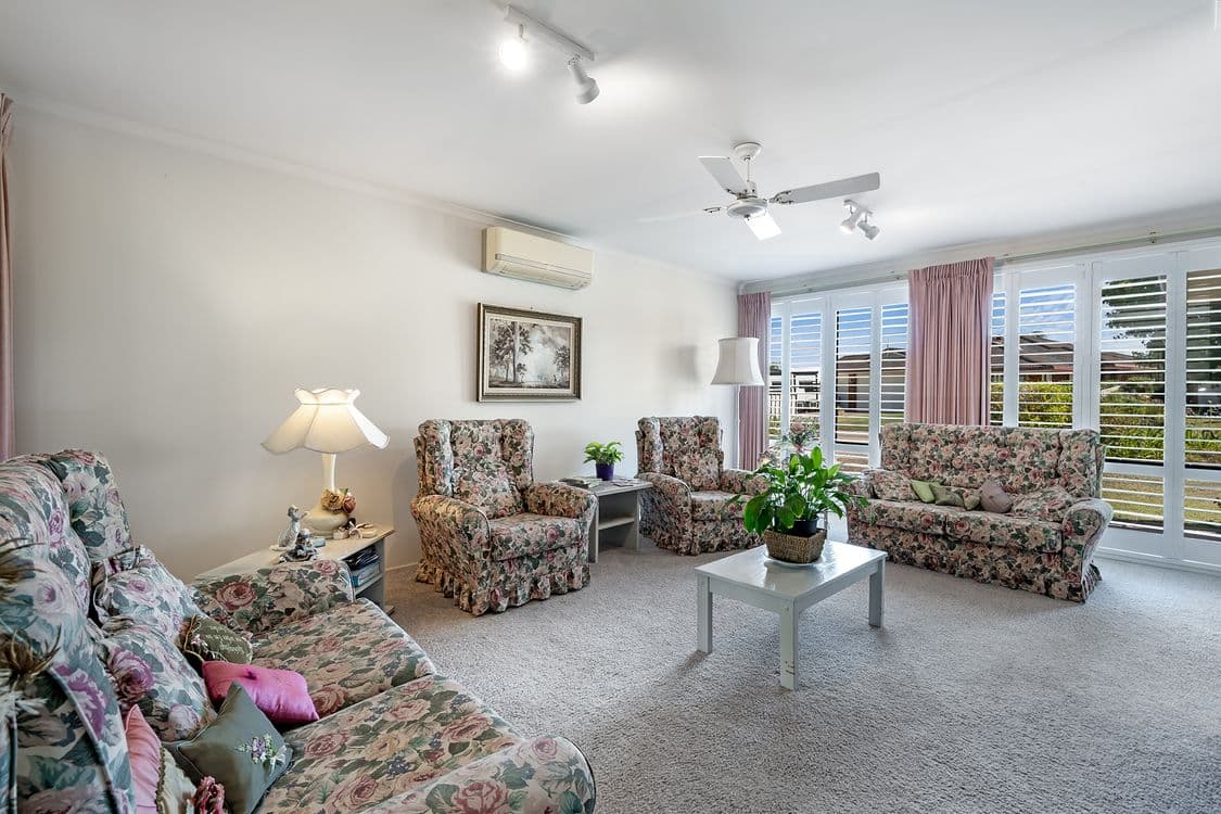 32 Oxford Drive, LAKE HAVEN, NSW 2263, Lake Haven - Thumbnail 2
