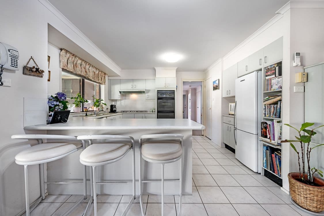32 Oxford Drive, LAKE HAVEN, NSW 2263, Lake Haven - Thumbnail 4