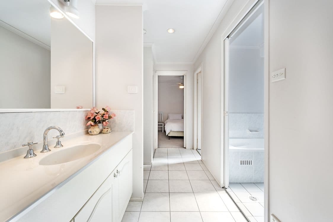 32 Oxford Drive, LAKE HAVEN, NSW 2263, Lake Haven - Thumbnail 8