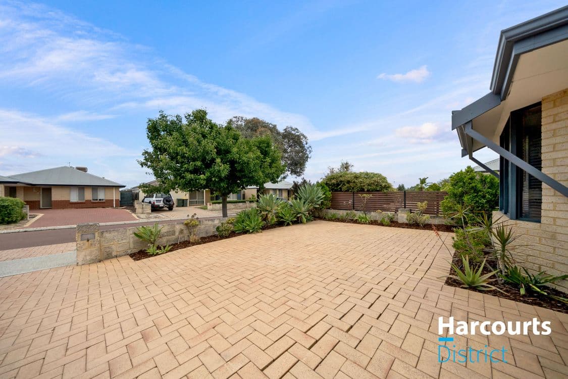 120 Larrawa Circle, ELLENBROOK, WA 6069, Ellenbrook - Thumbnail 4