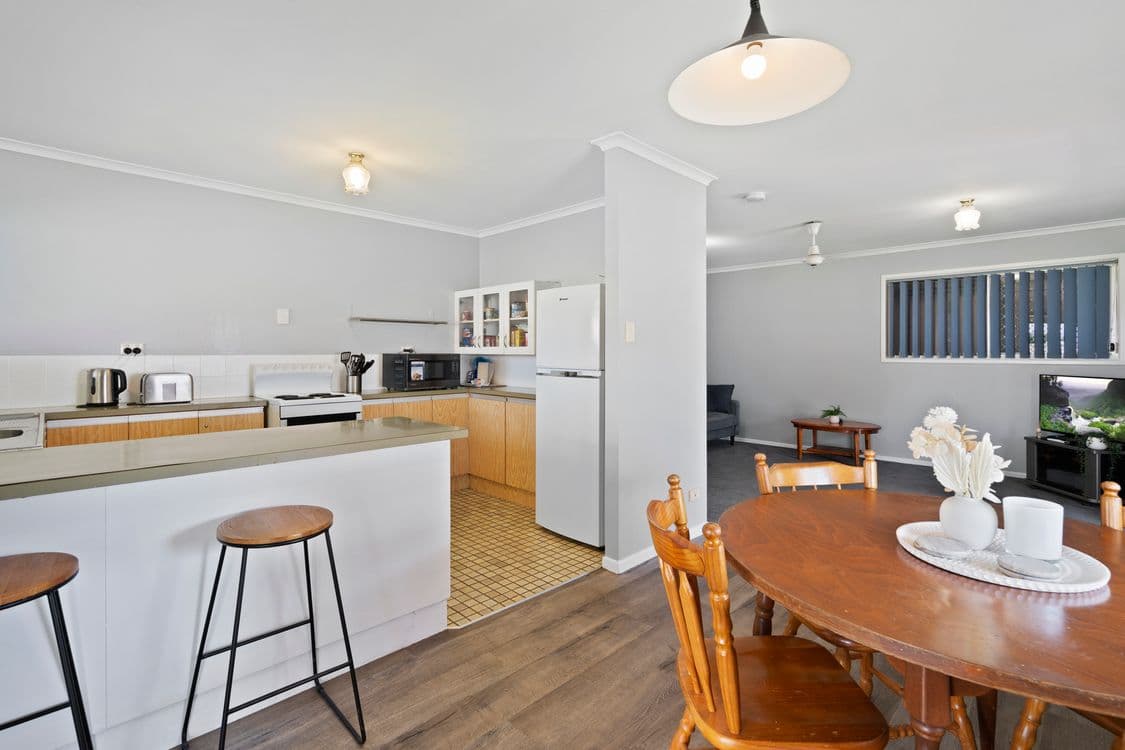 22 Banks Crescent, WYNNUM WEST, QLD 4178, Wynnum West - Thumbnail 2