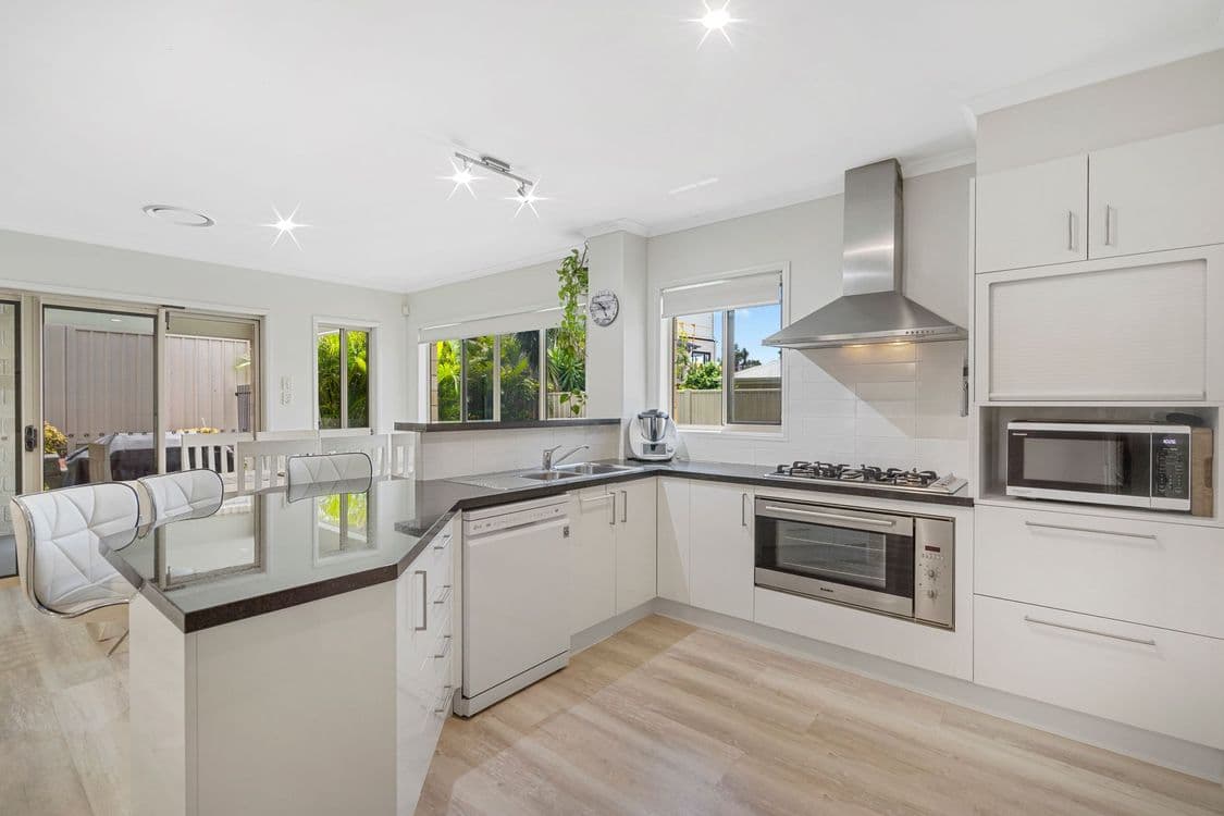 28 Giordano Place, BELMONT, QLD 4153, Belmont - Thumbnail 4
