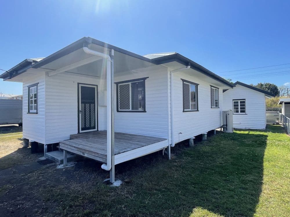 80 Andrew Street, WYNNUM, QLD 4178, Wynnum - Thumbnail 2