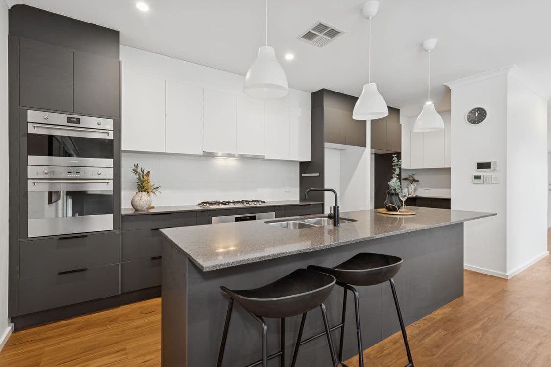 14 Warburton Road, VALLEY VIEW, SA 5093, Valley View - Thumbnail 3