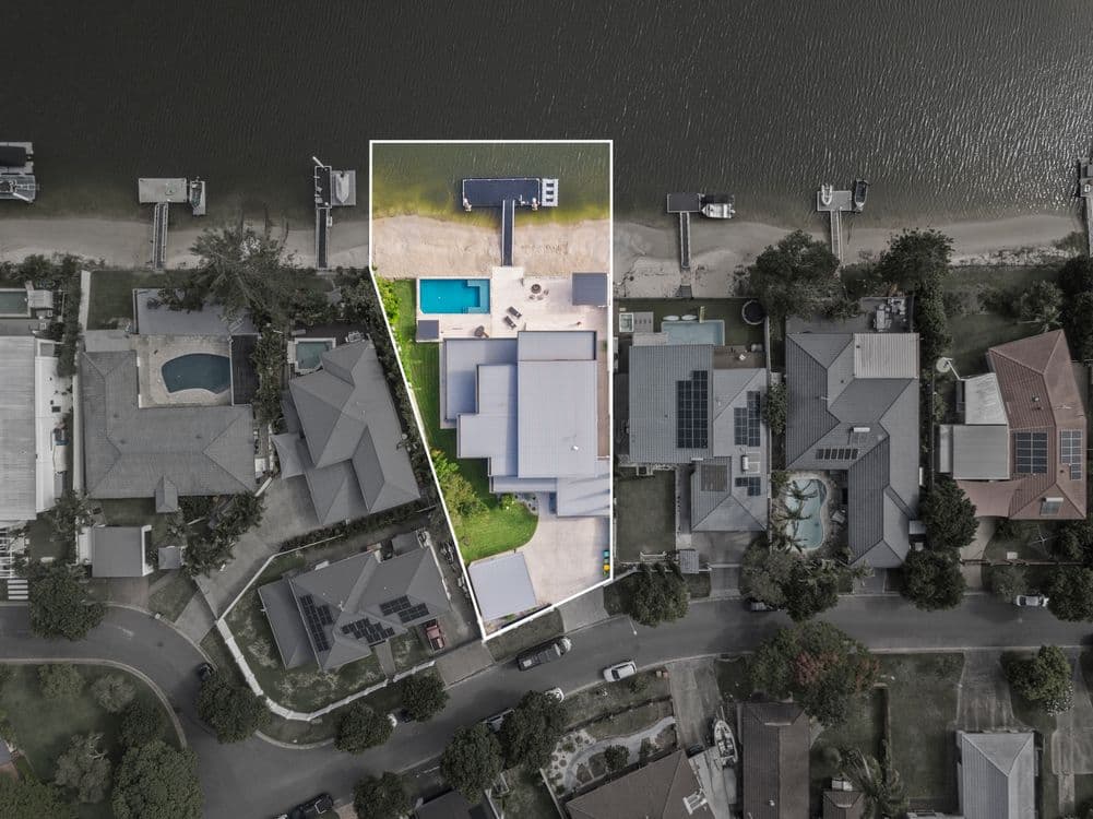 11 Gretel Drive, MERMAID WATERS, QLD 4218, Mermaid Waters - Thumbnail 2