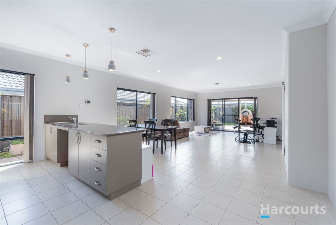 82 Glasshouse Drive, BANKSIA GROVE, WA 6031, Banksia Grove - Thumbnail 2