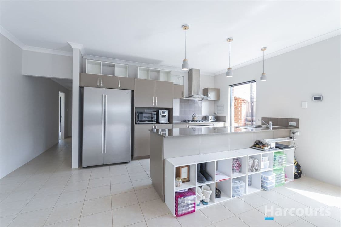 82 Glasshouse Drive, BANKSIA GROVE, WA 6031, Banksia Grove - Thumbnail 3
