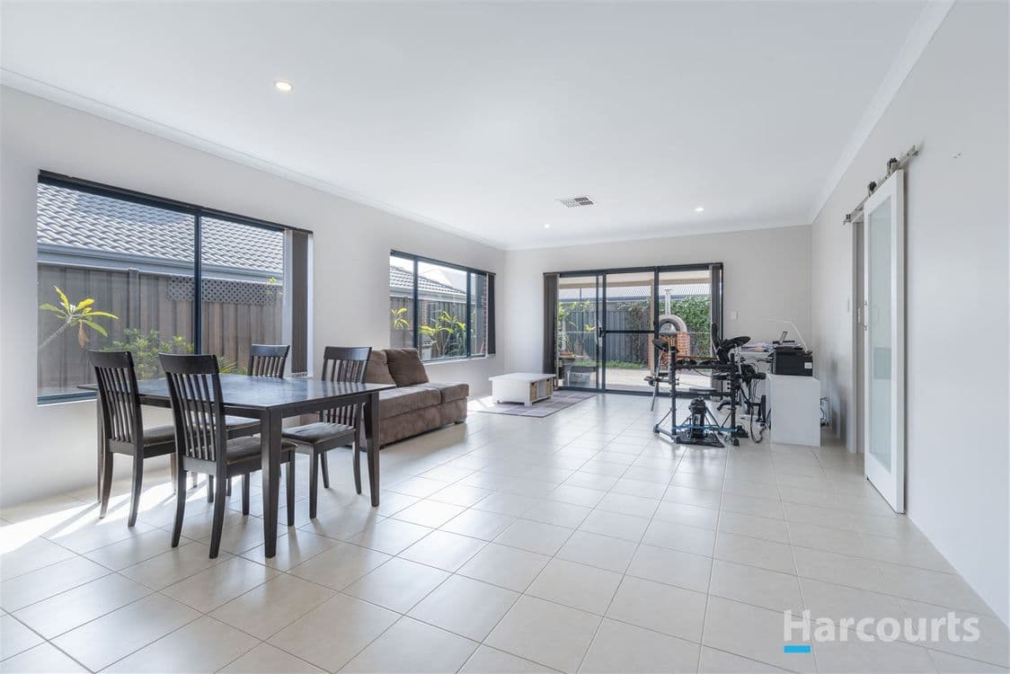 82 Glasshouse Drive, BANKSIA GROVE, WA 6031, Banksia Grove - Thumbnail 5