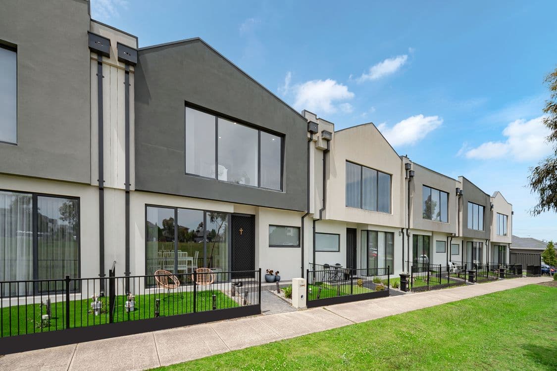 10 Attain Walk, ROXBURGH PARK, VIC 3064, Roxburgh Park - Thumbnail 3
