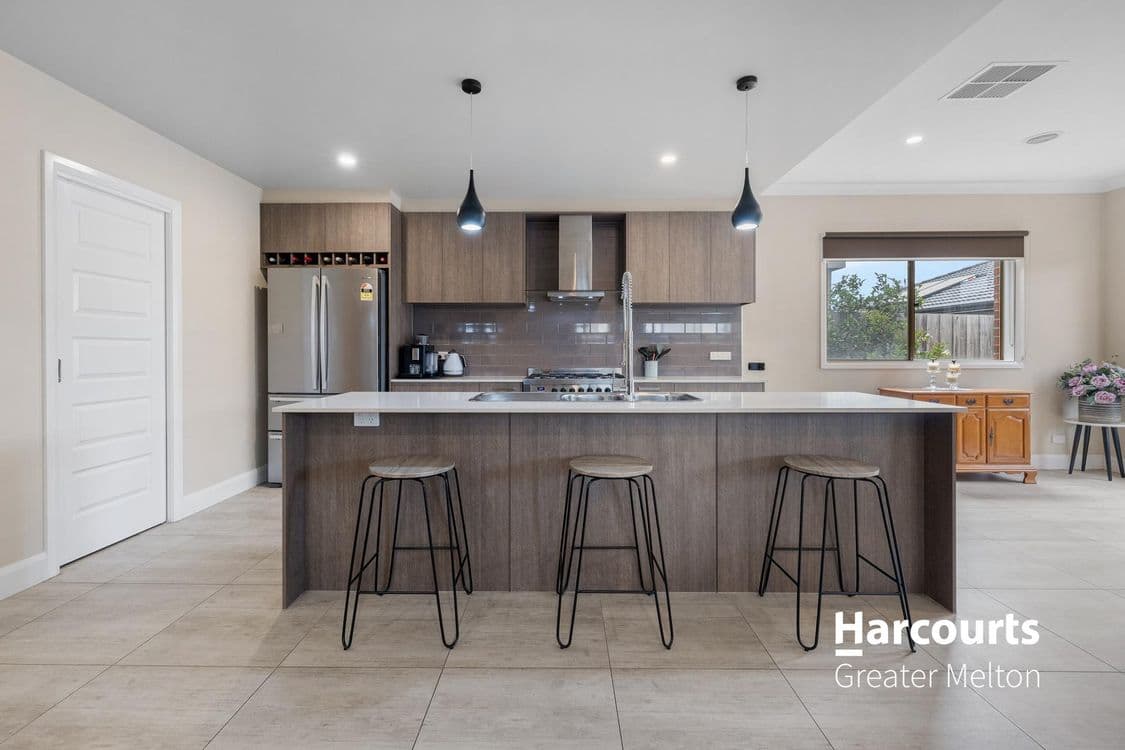 102 Long Forest Avenue, HARKNESS, VIC 3337, Harkness - Thumbnail 3