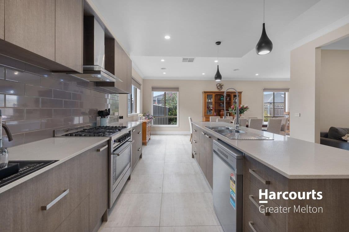 102 Long Forest Avenue, HARKNESS, VIC 3337, Harkness - Thumbnail 4