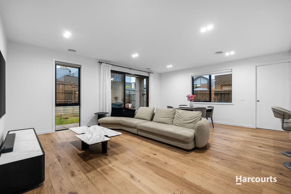 40 Rustic Avenue, BURWOOD EAST, VIC 3151, Burwood East - Thumbnail 2