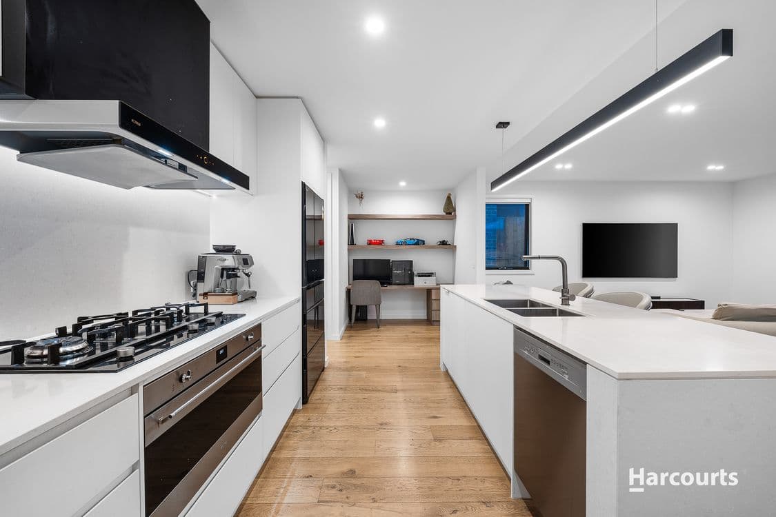 40 Rustic Avenue, BURWOOD EAST, VIC 3151, Burwood East - Thumbnail 5