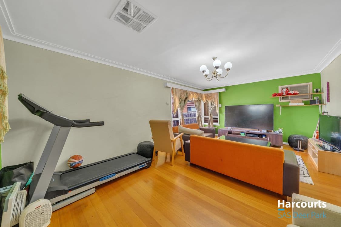 24 Thorndon Drive, ST ALBANS, VIC 3021, St Albans - Thumbnail 2