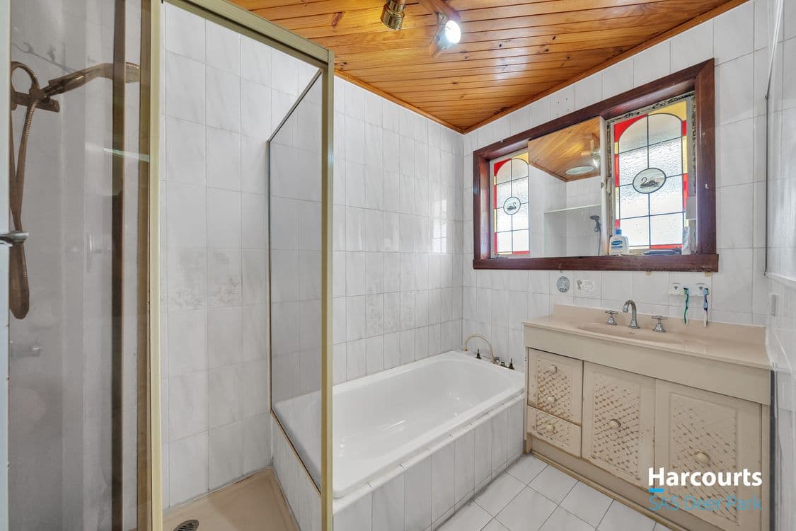24 Thorndon Drive, ST ALBANS, VIC 3021, St Albans - Thumbnail 7