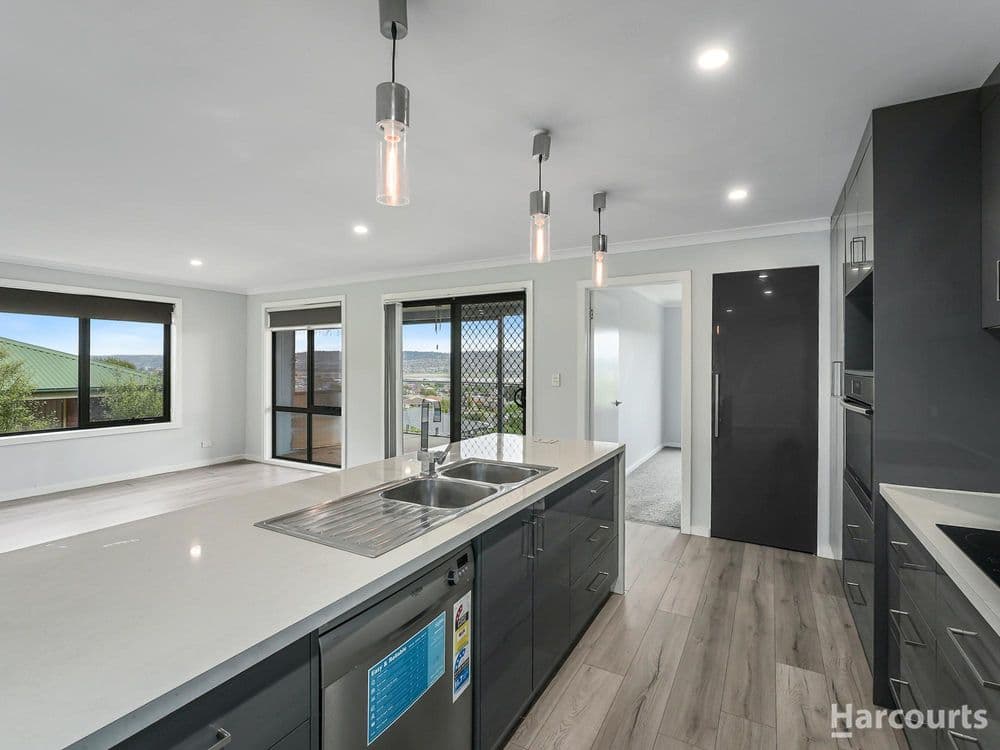 30 Roberts Crescent, NEWNHAM, TAS 7248, Newnham - Thumbnail 3