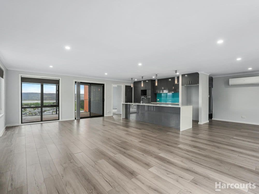30 Roberts Crescent, NEWNHAM, TAS 7248, Newnham - Thumbnail 6