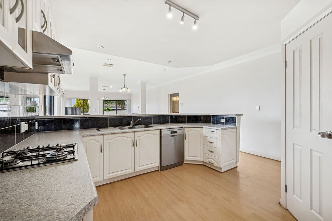 10 Semaphore Place, SEAFORD RISE, SA 5169, Seaford Rise - Thumbnail 4
