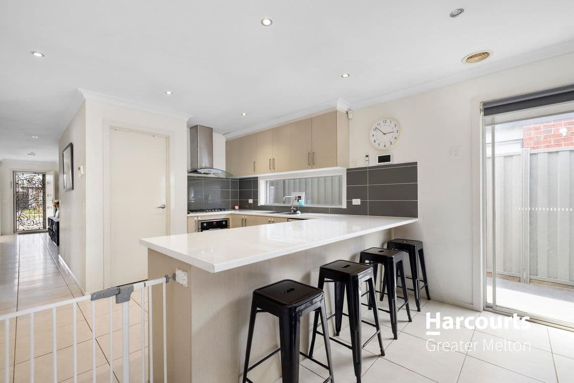 8 Bloom Avenue, KURUNJANG, VIC 3337, Kurunjang - Thumbnail 4