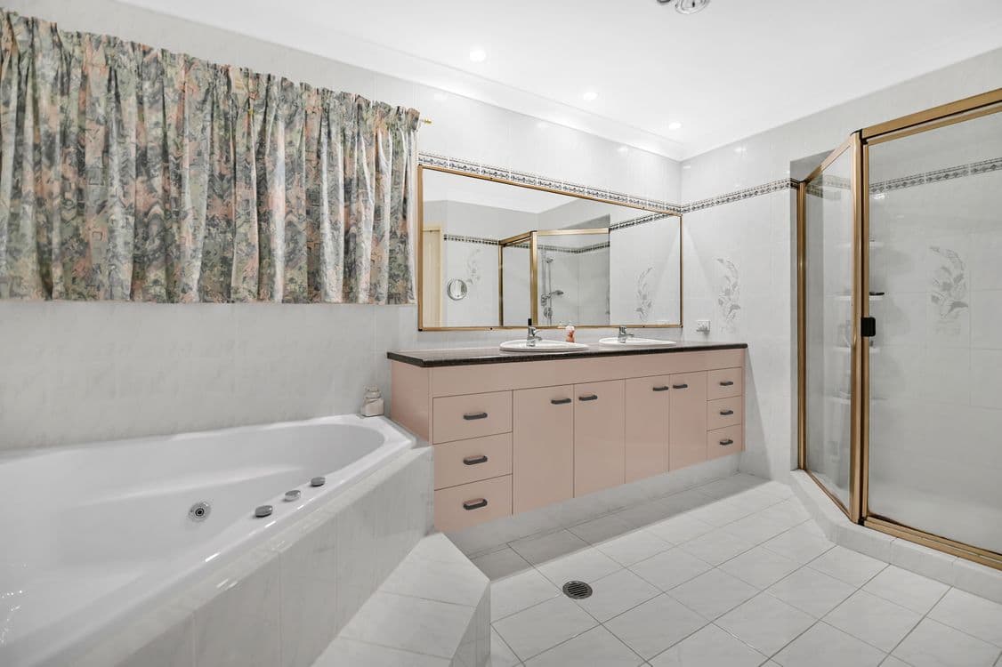 11 Greenwood Court, PARKWOOD, QLD 4214, Parkwood - Thumbnail 8