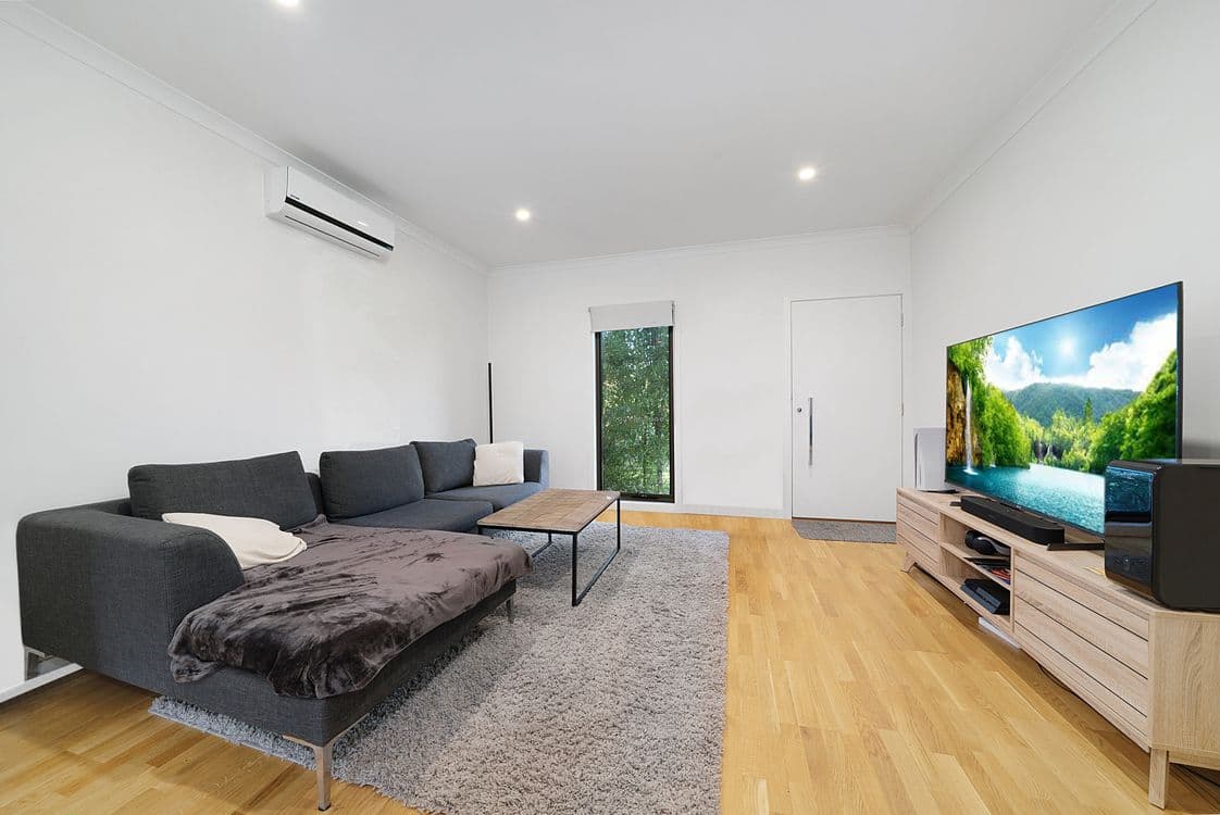 199 Waterhaven Boulevard, POINT COOK, VIC 3030, Point Cook - Thumbnail 2