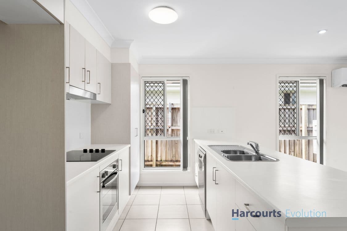 9 Pine Place, UPPER KEDRON, QLD 4055, Upper Kedron - Thumbnail 4