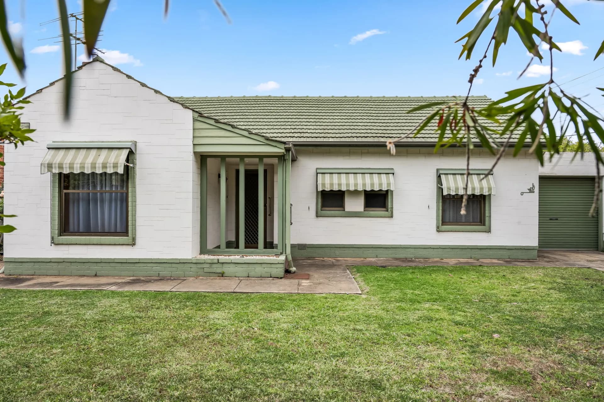 8 Lynton  Avenue, South Plympton., South Plympton - Image 1