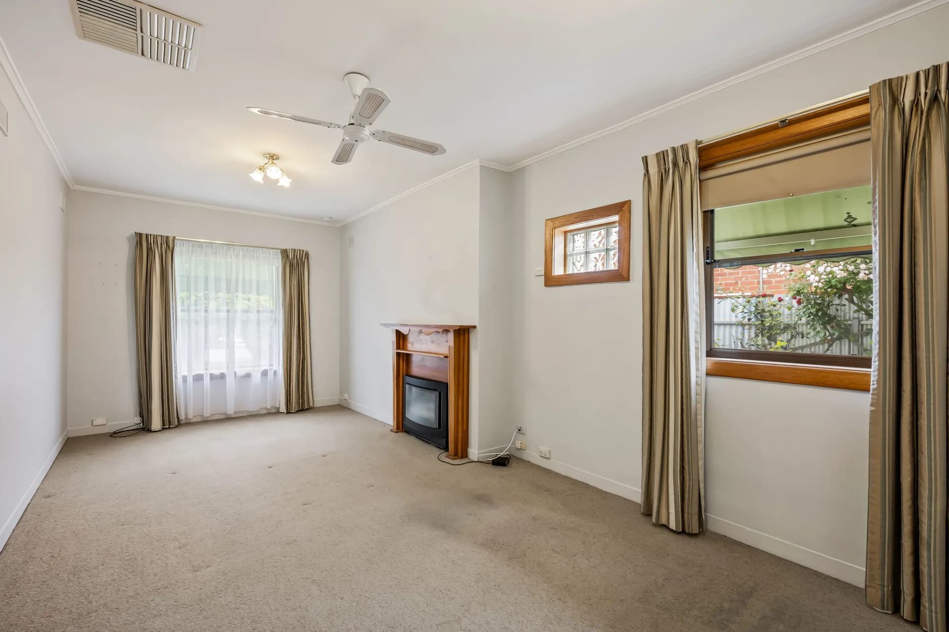 8 Lynton  Avenue, South Plympton., South Plympton - Thumbnail 3