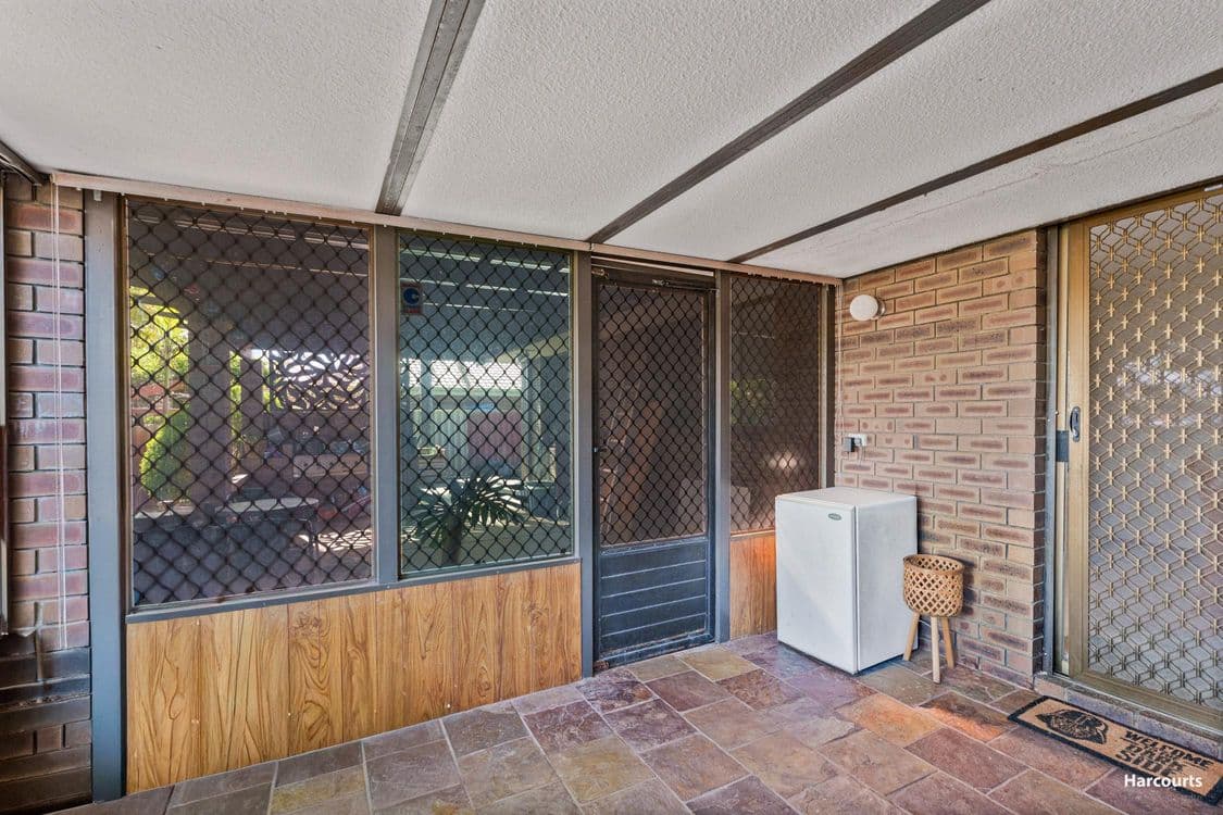 44 Grovelands Drive, CAMILLO, WA 6111, Camillo - Thumbnail 3