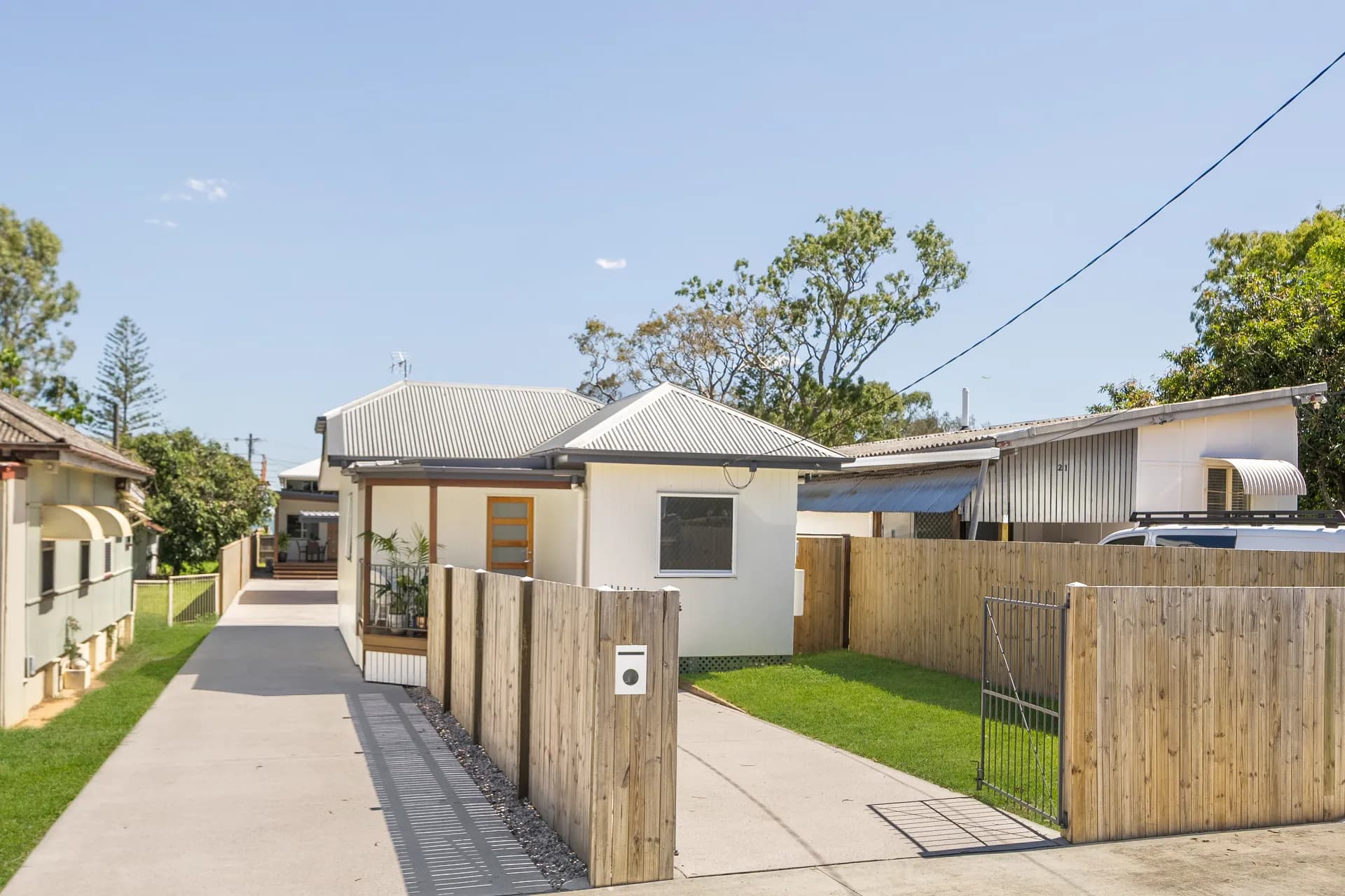 19 Short Street, Woody Point - Thumbnail 2