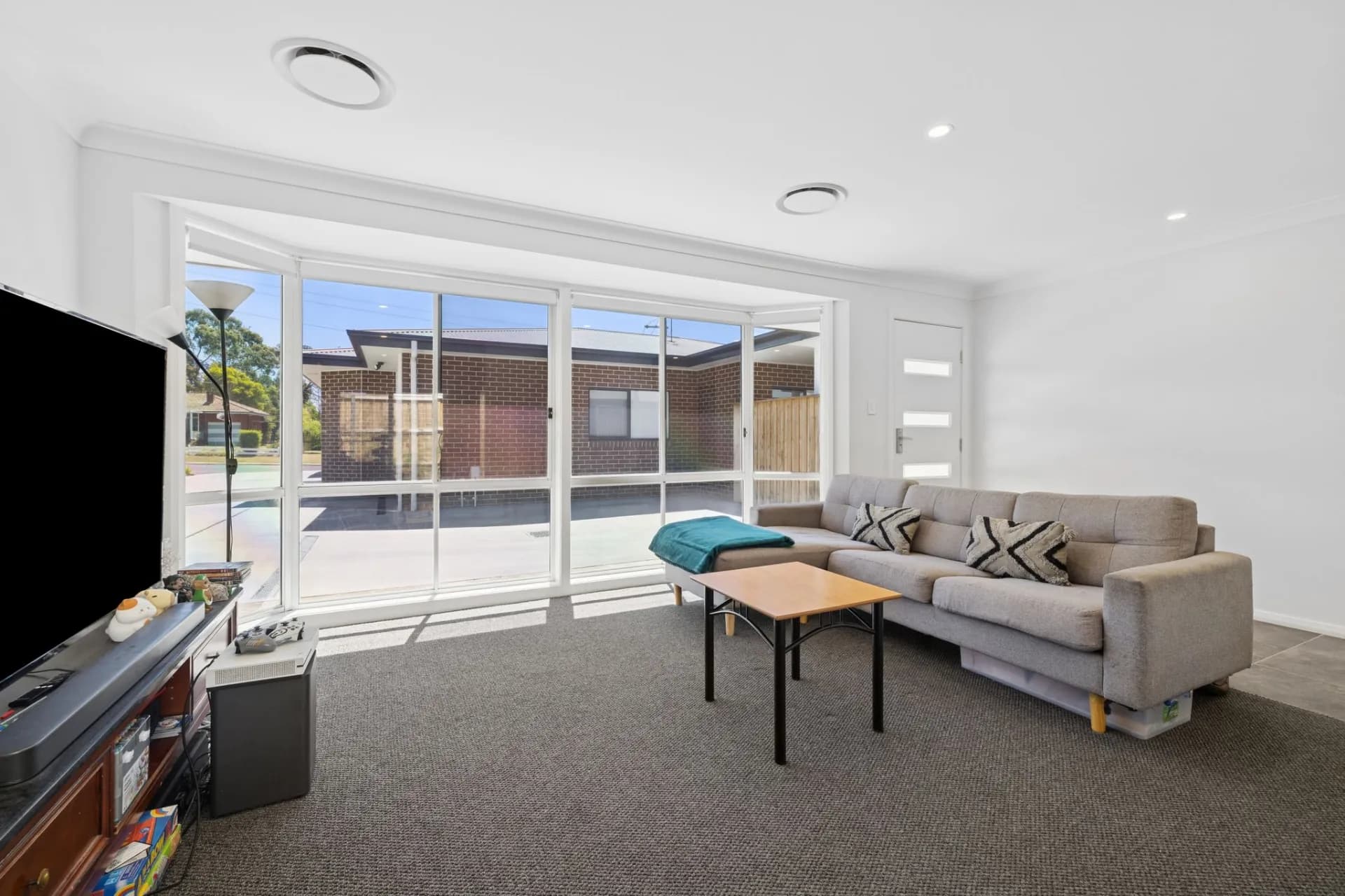 2/42 Carlton Road, Thirlmere., Thirlmere - Thumbnail 3