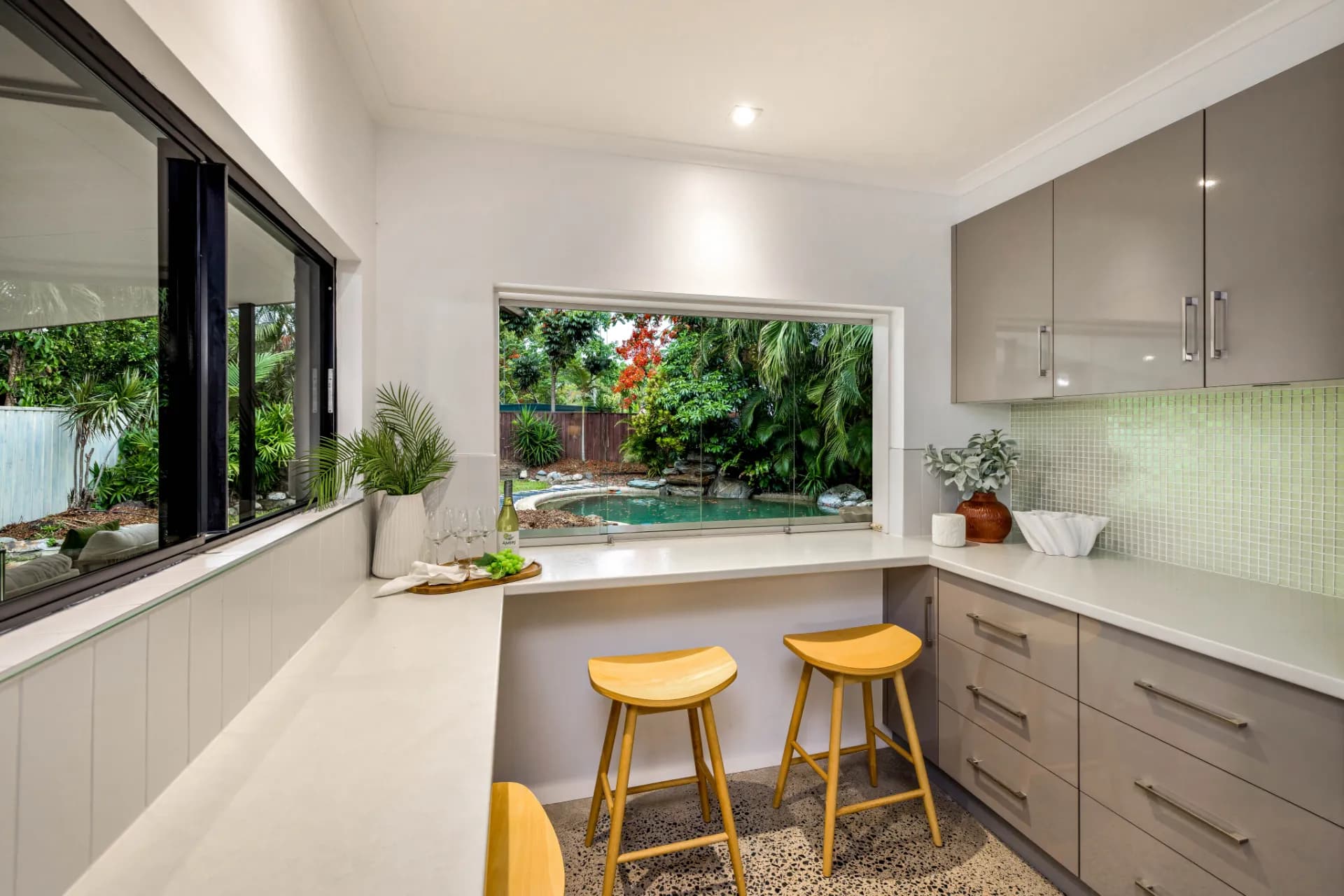 9 Poinsettia Street, Holloways Beach., Holloways Beach - Thumbnail 6