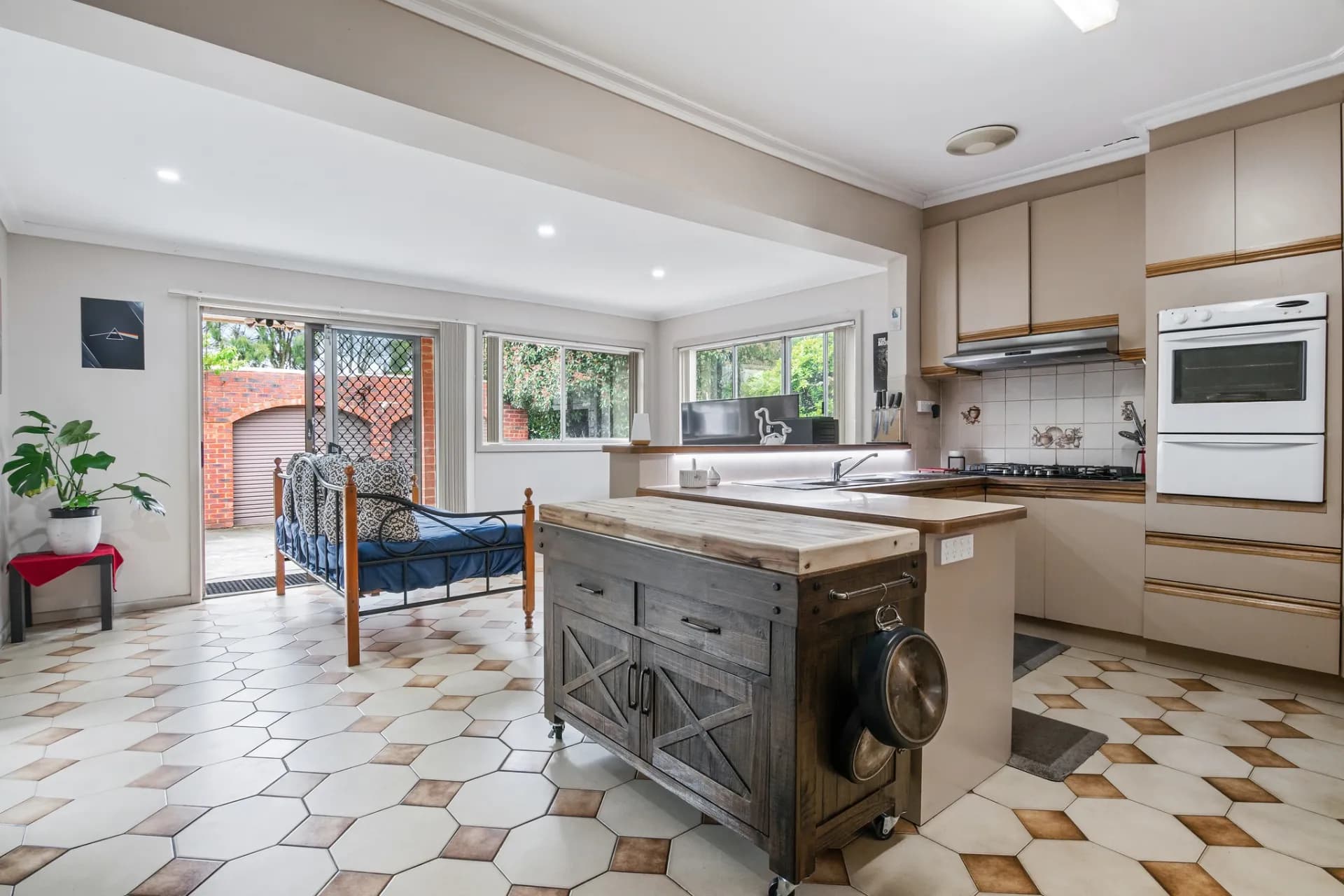 6 Delany Avenue, Burwood., Burwood - Thumbnail 6